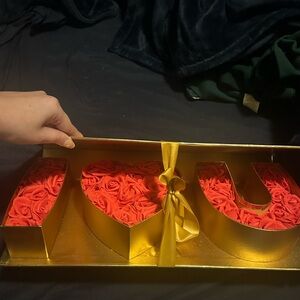 Gold 'I ♥ U' Decorative Rose Gift Set - Red Foam Roses
